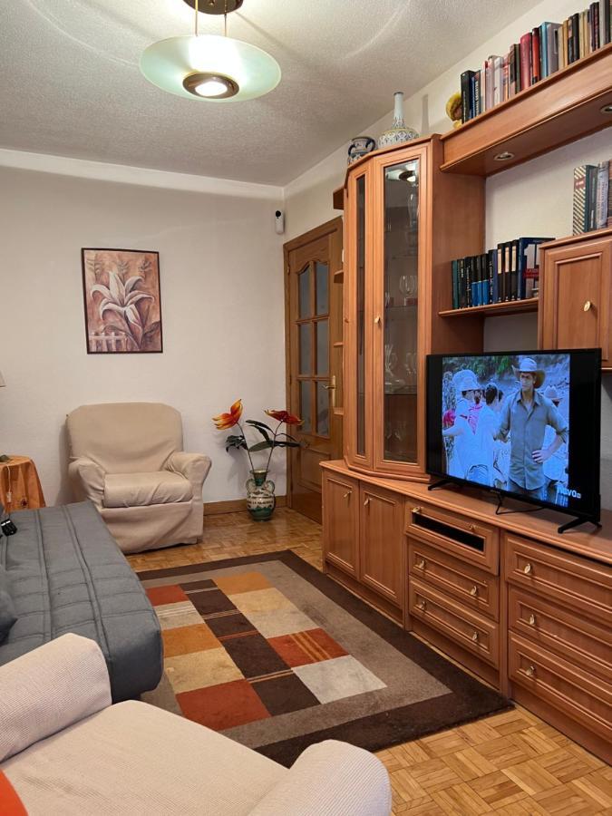 Aparment Legazpi Apartment Madrid Bagian luar foto