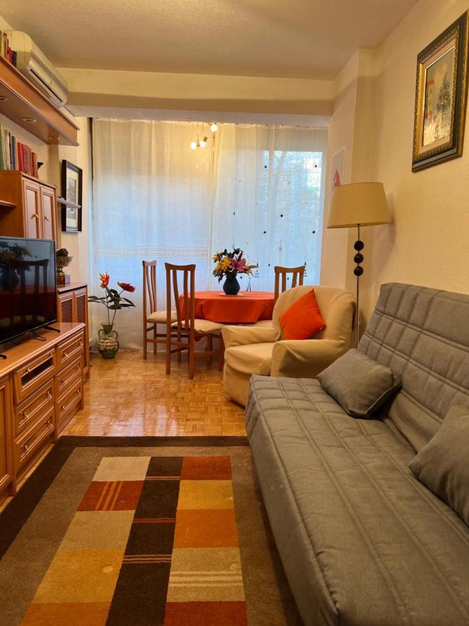 Aparment Legazpi Apartment Madrid Bagian luar foto