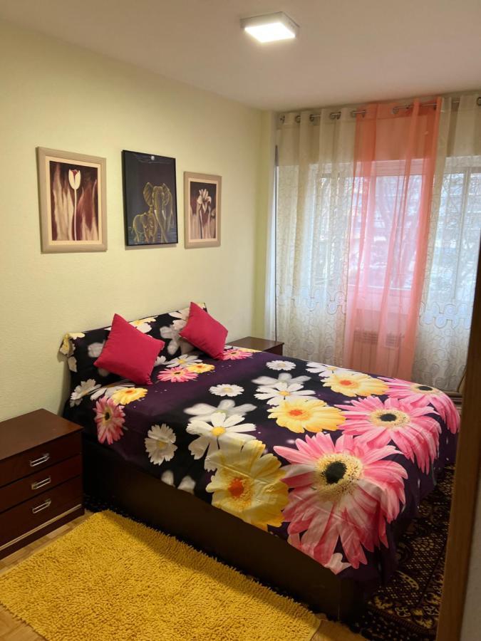 Aparment Legazpi Apartment Madrid Bagian luar foto
