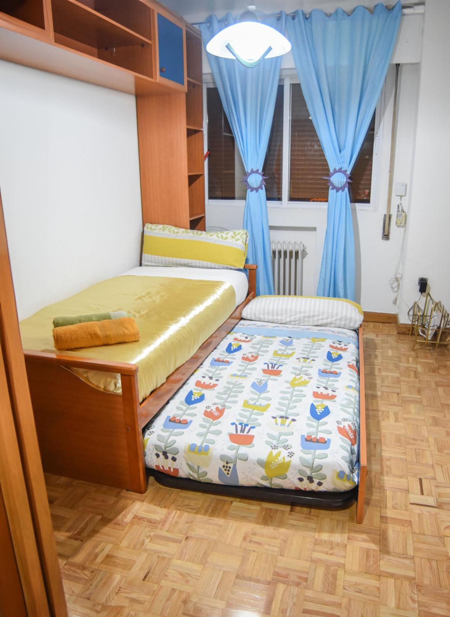 Aparment Legazpi Apartment Madrid Bagian luar foto